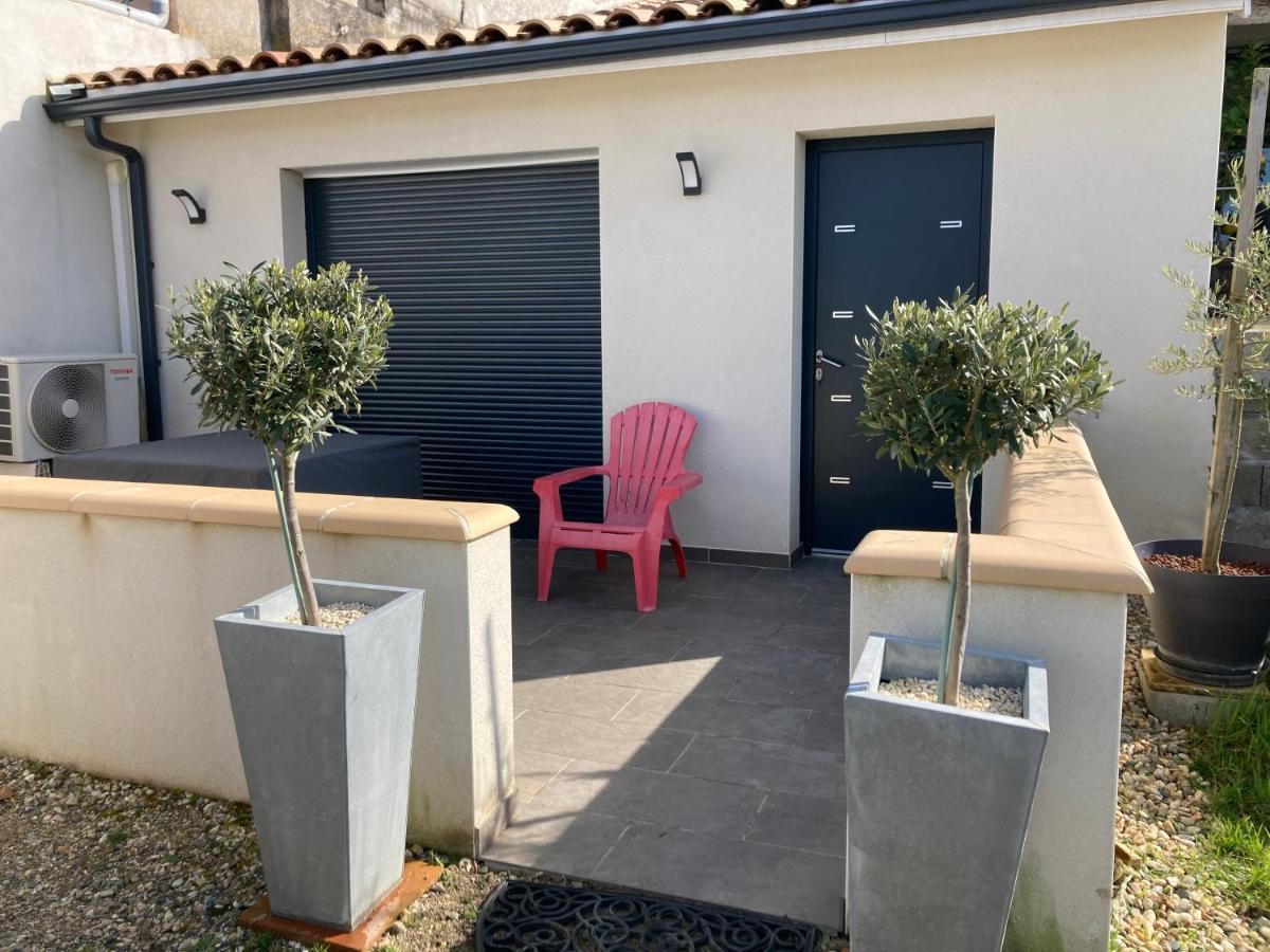 Studio Meuble Du Bourg Puymiclan Exterior photo